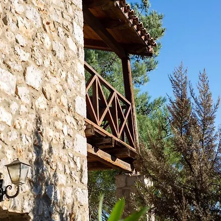 Mariolata Stone House Lílaia