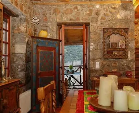 Mariolata Stone House Lílaia